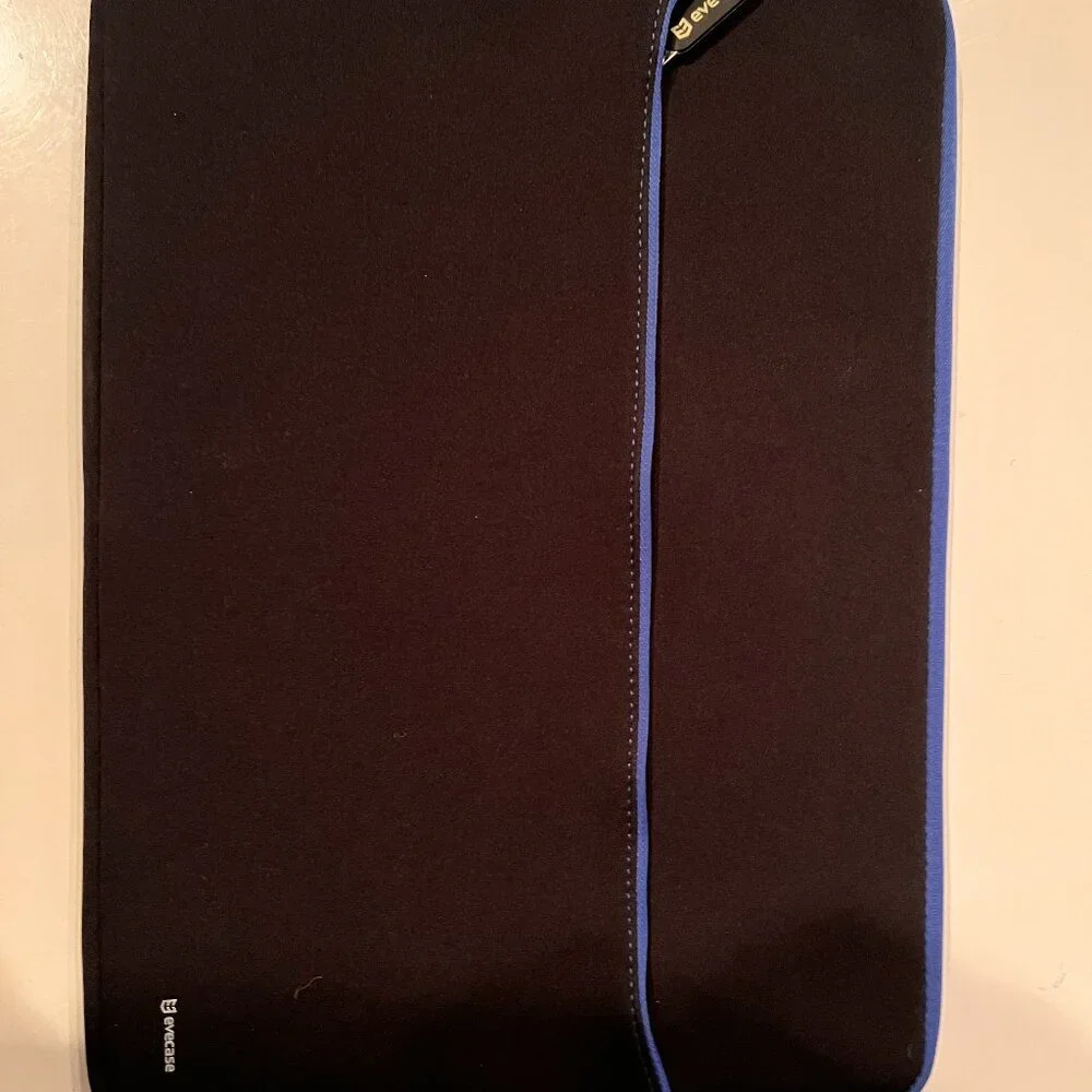 Laptop and‎ Computer Cushioned Case Zipper Closure by Evercase - Used Twice